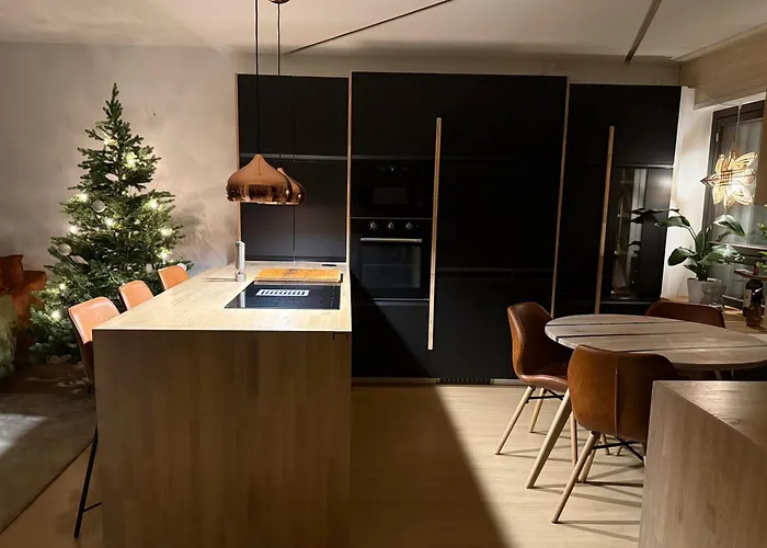 Nordic Design - Uniikki, Keskustassa